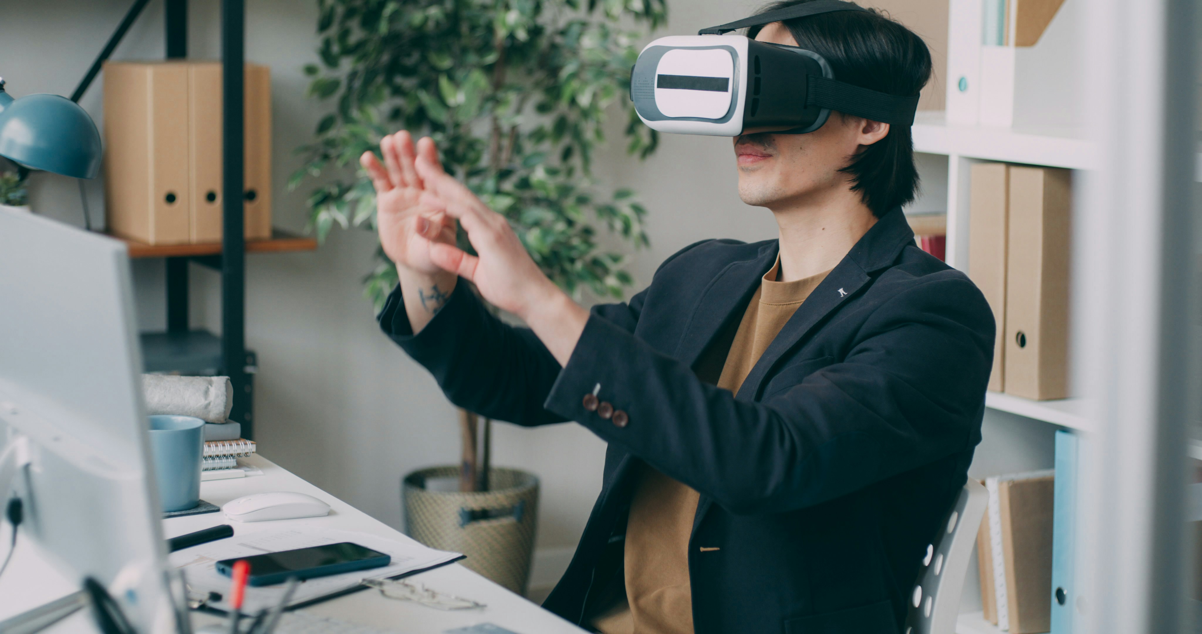 Reinvent Meetings With Virtual Reality Powered Office Experiences